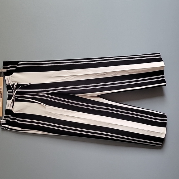 Black and white striped size 10 - Picture 2 of 3